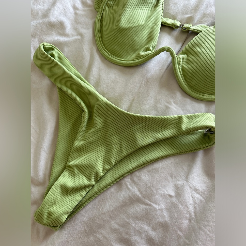 Amazon Ribbed Underwire Swimsuit Bikini - Picture 3 of 7